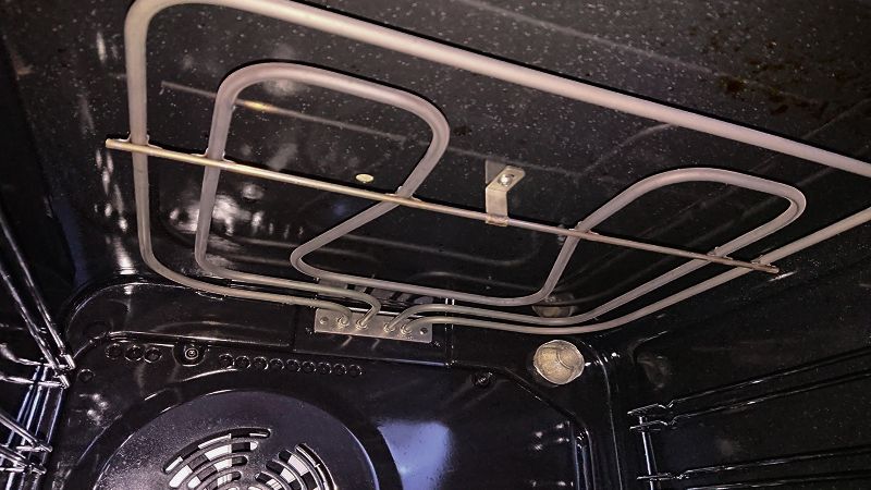 Почему не горит лампочка в духовом шкафу?