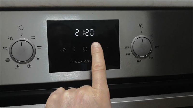 Почему духовой шкаф не включается?