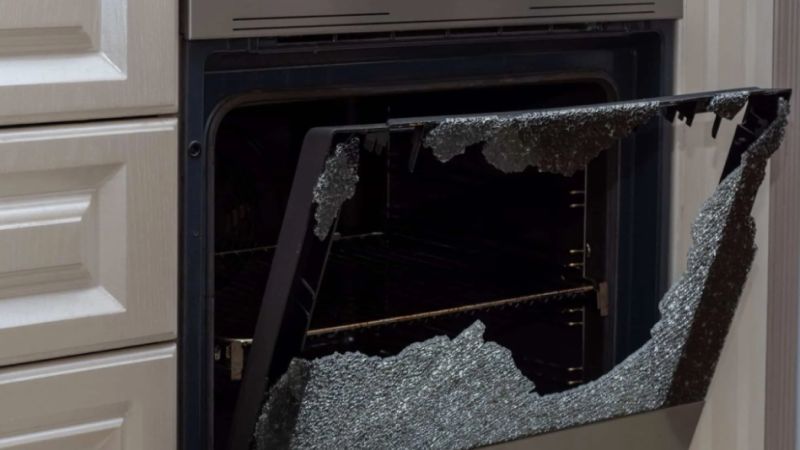 Безопасно ли пользоваться духовкой со сломанной дверцей?