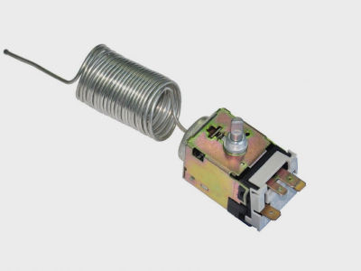 Холодильник щелкает и не морозит