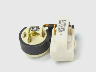 Холодильник щелкает и не морозит