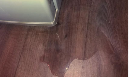 холодильник течет