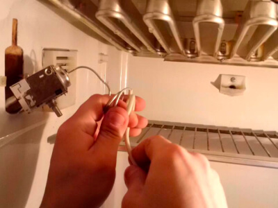 Холодильник перемораживает