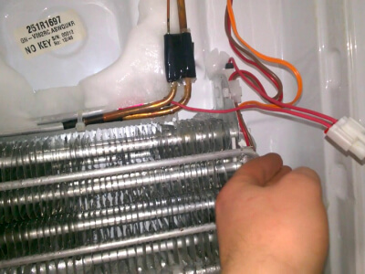 Холодильник перемораживает