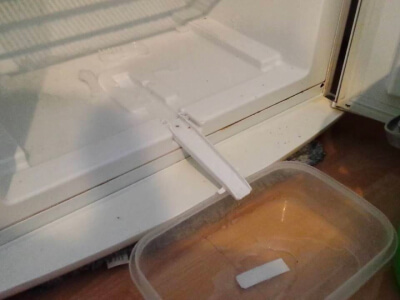 Холодильник протекает