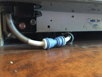 Холодильник протекает