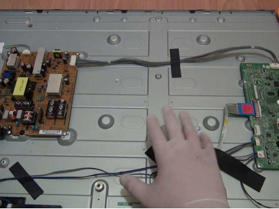 телевизор сам включается или выключается